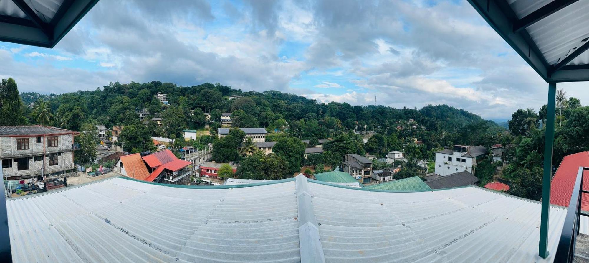 Mountain White Villa By Sunrise Kandy Esterno foto